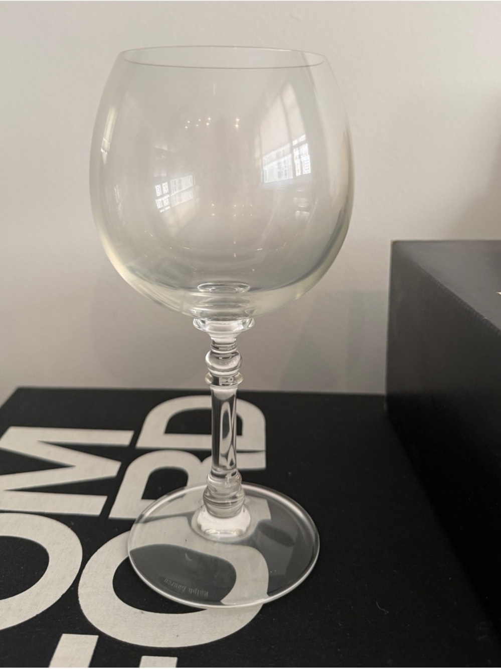 Set of 8 Ralph Lauren Bedford collection Crystal Wine Goblets - Picture 2 of 3
